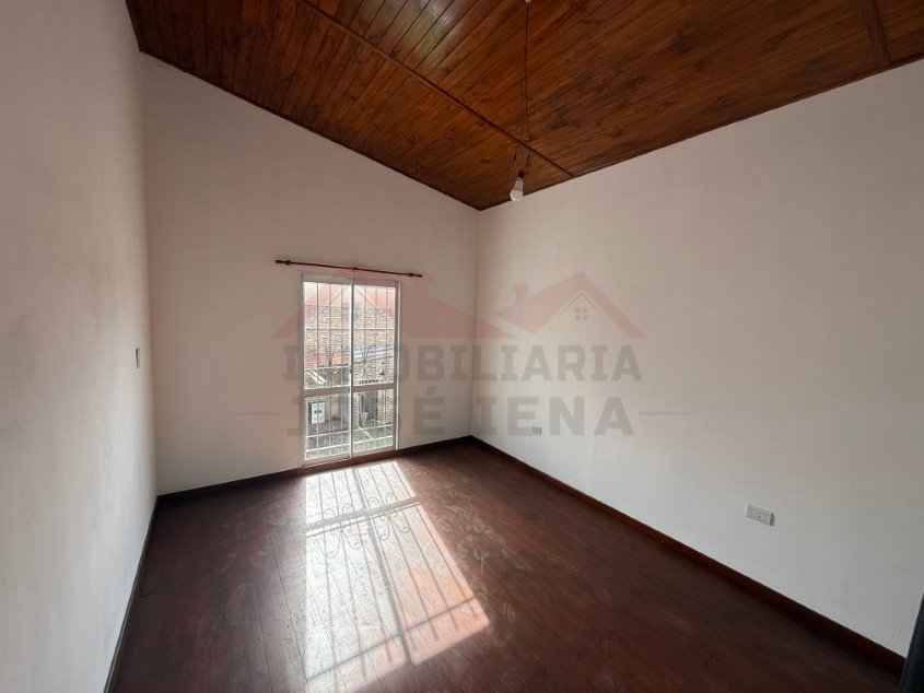Departamento 1 dorm. A una cuadra del Centro de la Ciudad! - Calle Tomas Guido e/ Soloeta y Saavedra.
